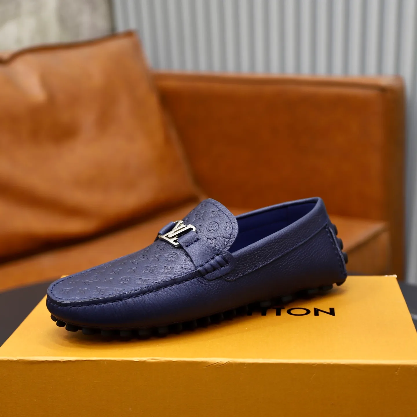 Ex-factory price: 480💰【LV】Louis Vuitton ⚠️High-end men’s driving and pedal series ⚠️38-44 (customized for 45) ⚠️All original cowhide leather! Thick and soft! Made entirely of calfskin lining! The latest non-slip beanie sole! Three-dimensional package technology! Fashionable and classic! Handicrafts! Original high quality! Feel free to compare!